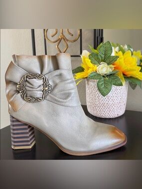 Women's L'Artiste by Spring Step Leather Ankle Boots Booties